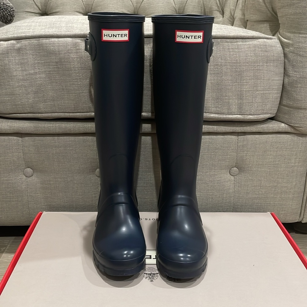 Hunter women’s original tall rain boots navy size 6